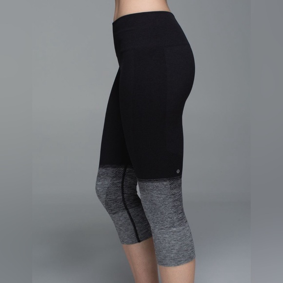 Lululemon Seamlessly Street Crop Heathered Black. Size 6 based on measurements. - Picture 5 of 12